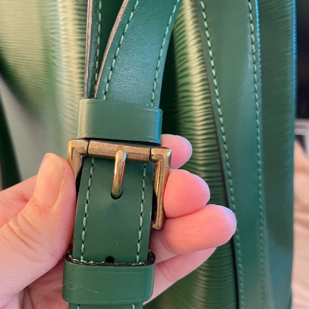 Authentic Beautiful Vintage Louis Vuitton GM Green Epi Bucket Bag